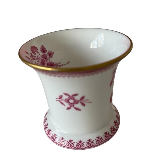 Spode Gloucester Pattern in Red Demitasse Cup 2 1/2 inches tall Bone China. - Picture 4 of 6